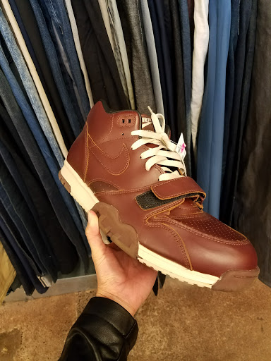 Used Clothing Store «Buffalo Exchange San Diego - Pacific Beach», reviews and photos, 1079 Garnet Ave, San Diego, CA 92109, USA