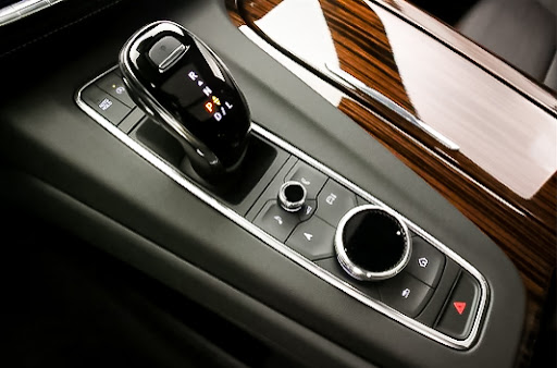 Cadillac Dealer «Motor Werks Cadillac of Barrington», reviews and photos, 206 N Cook St, Barrington, IL 60010, USA