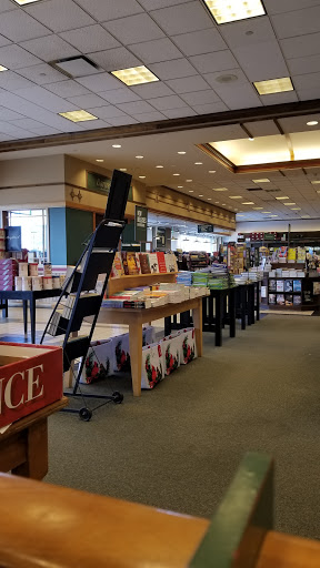 Book Store «Barnes & Noble Booksellers Maple Grove», reviews and photos, 8040 Wedgewood Ln N, Maple Grove, MN 55369, USA