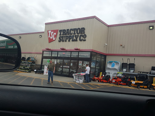 Tractor Supply Co., 1905 N Jackson St, Tullahoma, TN 37388, USA, 