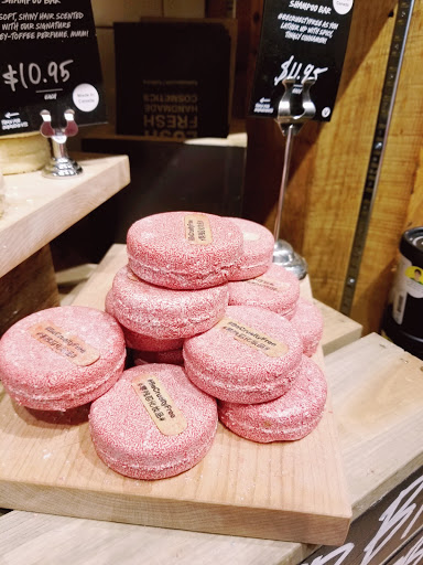 Cosmetics Store «LUSH», reviews and photos, 4999 Old Orchard Shopping Center K23, Skokie, IL 60077, USA