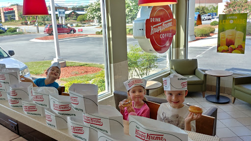 Donut Shop «Krispy Kreme», reviews and photos, 2401 Battleground Ave, Greensboro, NC 27408, USA