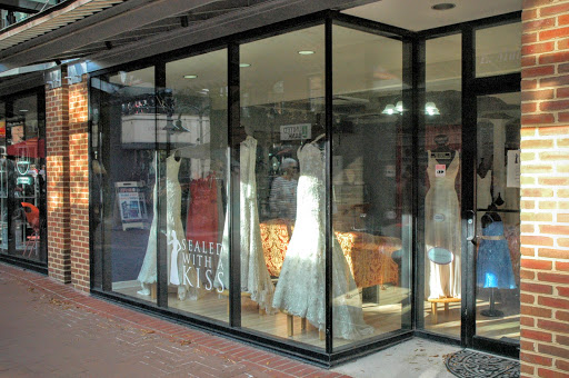 Sealed With a Kiss, 505 E Main St, Charlottesville, VA 22902, USA, 