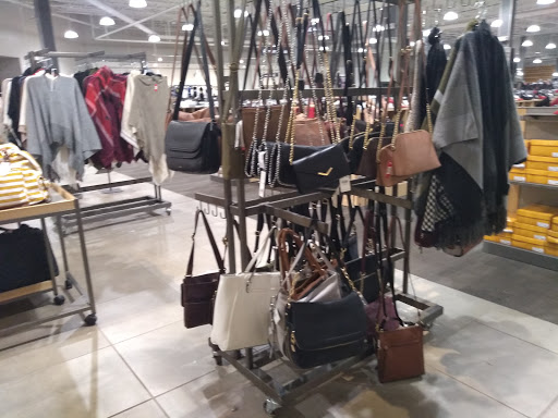 Shoe Store «DSW Designer Shoe Warehouse», reviews and photos, 1 Walden Galleria, Buffalo, NY 14225, USA