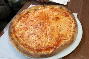 Pizzeria Da Asporto La Tarantella Di Vanacore V. image