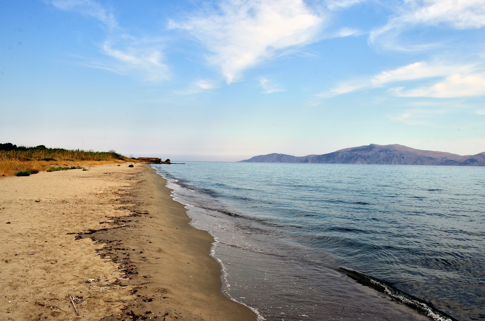 Φωτογραφία του Epar. Od. Ermionis με φωτεινή άμμος επιφάνεια