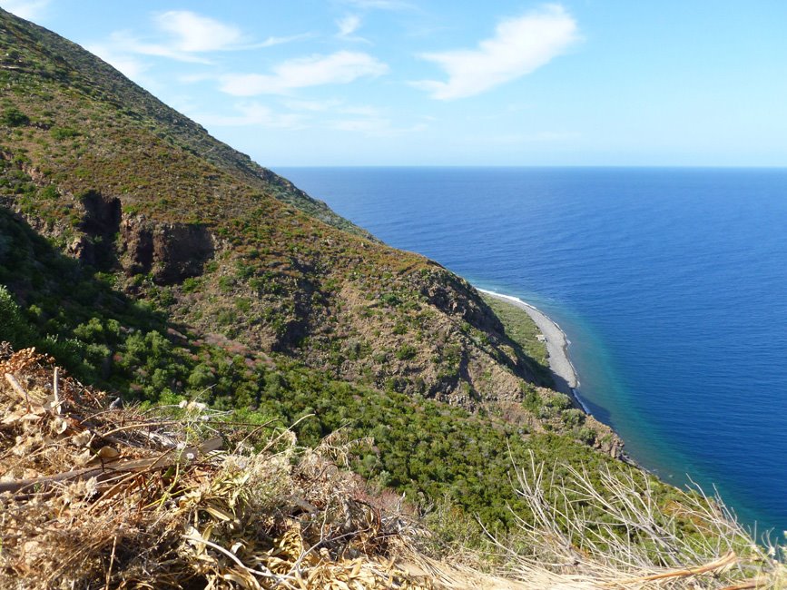 Foto di Spiaggia dei Brigantini con una superficie del terreno roccioso