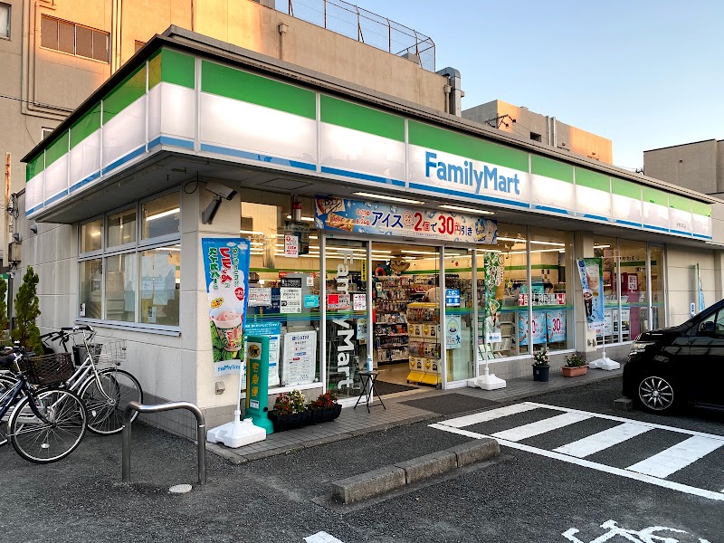 ファミリーマート 伊勢本町店