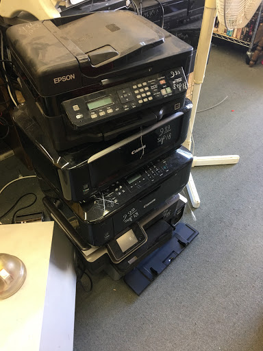 Thrift Store «Universal Thrift Store», reviews and photos, 18248 Sherman Way, Reseda, CA 91335, USA