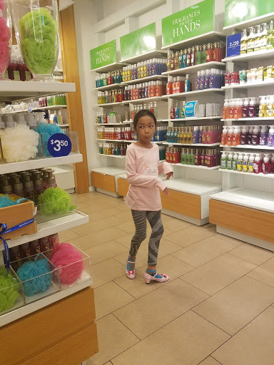 Beauty Supply Store «Bath & Body Works», reviews and photos, 9163 E Stockton Blvd, Elk Grove, CA 95624, USA