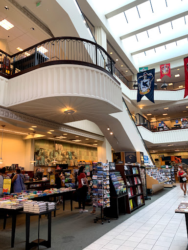 Barnes & Noble, 189 The Grove Dr, Los Angeles, CA 90036, USA, 