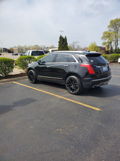 Tire Shop «Discount Tire Store - Sterling Heights, MI», reviews and photos, 8180 Metro Pkwy, Sterling Heights, MI 48312, USA