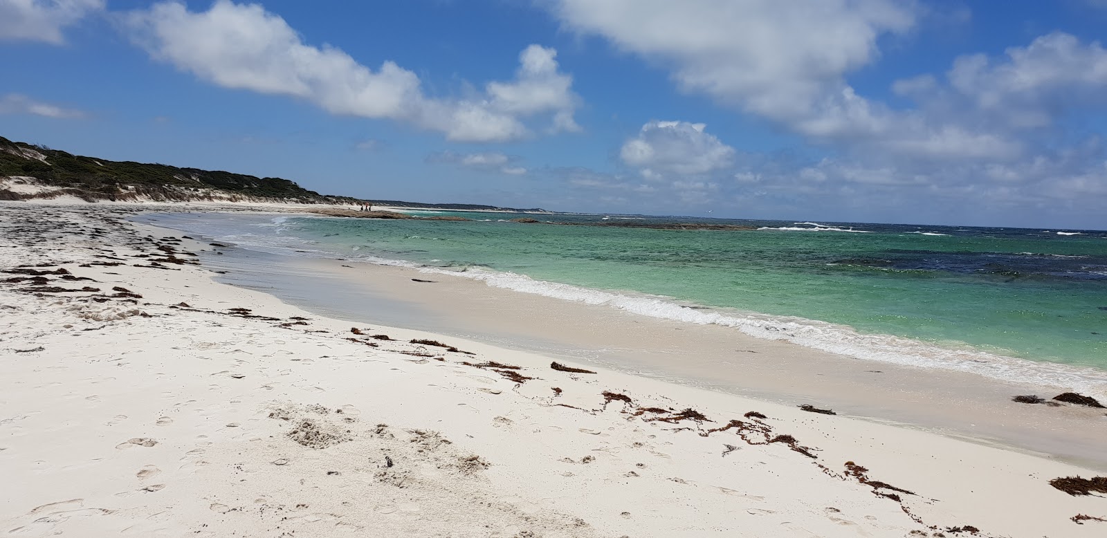 Foto di 2 Mile Beach con una superficie del sabbia luminosa