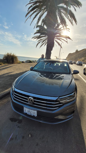 Volkswagen Dealer «Livingston Volkswagen», reviews and photos, 21141 Ventura Blvd, Woodland Hills, CA 91364, USA