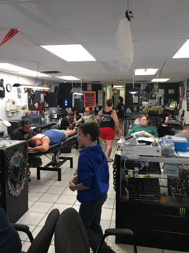 Tattoo Shop «Island Tattoo & Piercings», reviews and photos, 6600 Manatee Ave W, Bradenton, FL 34209, USA