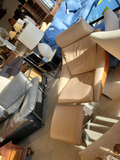 Consignment Shop «Home Consignment Center - Marin/Corte Madera», reviews and photos, 801 Tamalpais Dr, Corte Madera, CA 94925, USA