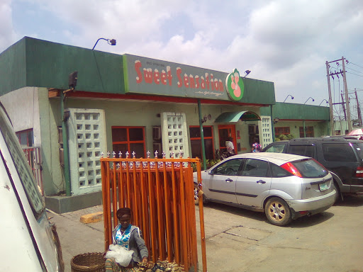 Sweet Sensation Confectionery Ketu Lagos, Ketu Bus Stop, Total filling station, Tipper Garage, Adisa Akintoye Street, 100247, Lagos, Nigeria, Hamburger Restaurant, state Lagos