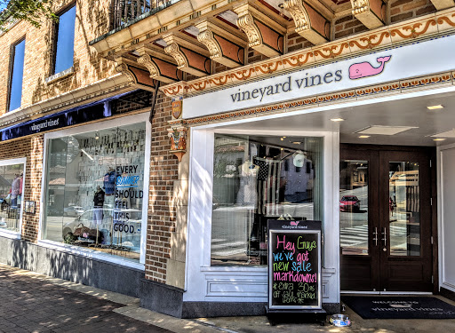 Clothing Store «Vineyard Vines», reviews and photos, 4700 Broadway St, Kansas City, MO 64112, USA