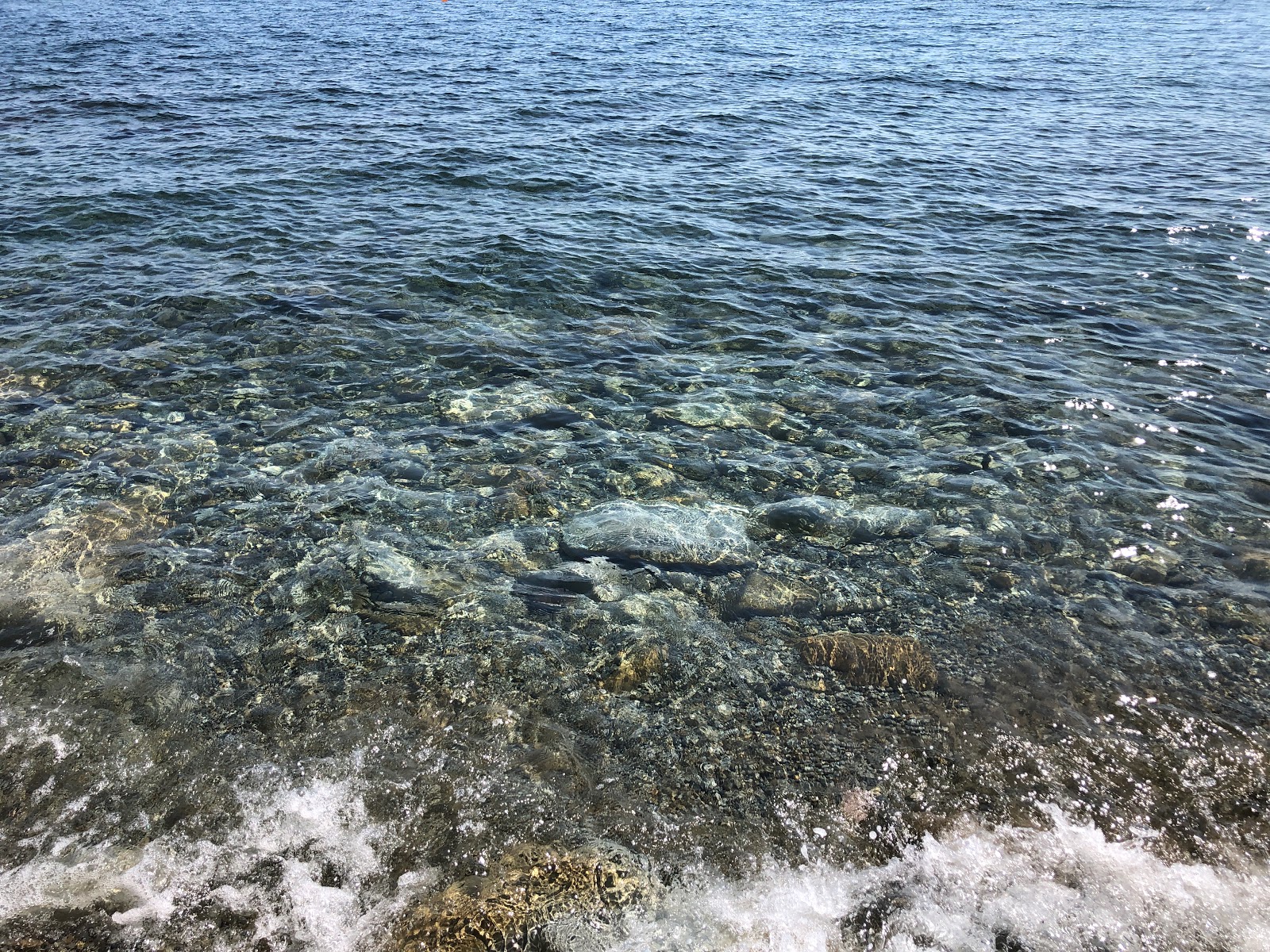 Foto di Beregovoy beach e l'insediamento