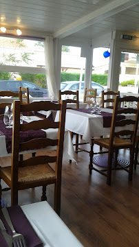 Atmosphère du Restaurant de fruits de mer Le Petit Mousse à La Plaine-sur-Mer - n°2