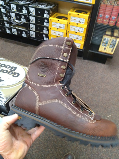 Animal Feed Store «Wilco Farm Store», reviews and photos, 3285 Commercial St SE, Salem, OR 97302, USA