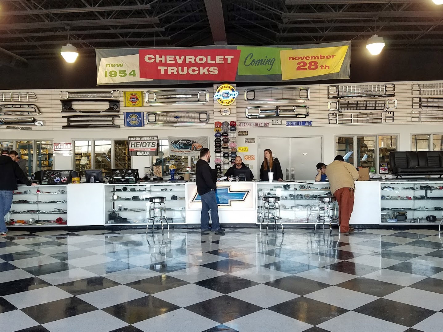 Auto parts store In Riverside MO 