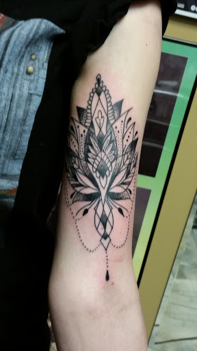 Tattoo Shop «Electric Chair Tattoo», reviews and photos, 4367 Miller Rd, Flint, MI 48507, USA