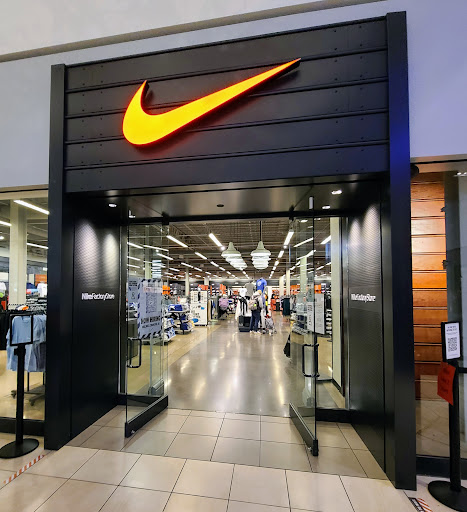 Clothing Store «Nike Factory Store», reviews and photos, 5220 Fashion Outlets Way #1125, Rosemont, IL 60018, USA