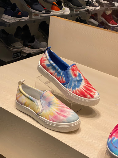 Shoe Store «SKECHERS Retail», reviews and photos, 6020 82nd St #30, Indianapolis, IN 46250, USA