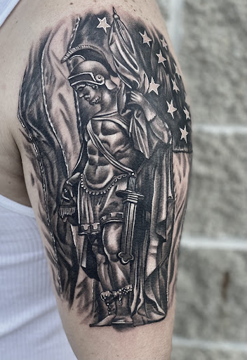 Tattoo Shop «Neon Dragon Tattoos», reviews and photos, 5350 Council St NE Ste E, Cedar Rapids, IA 52402, USA