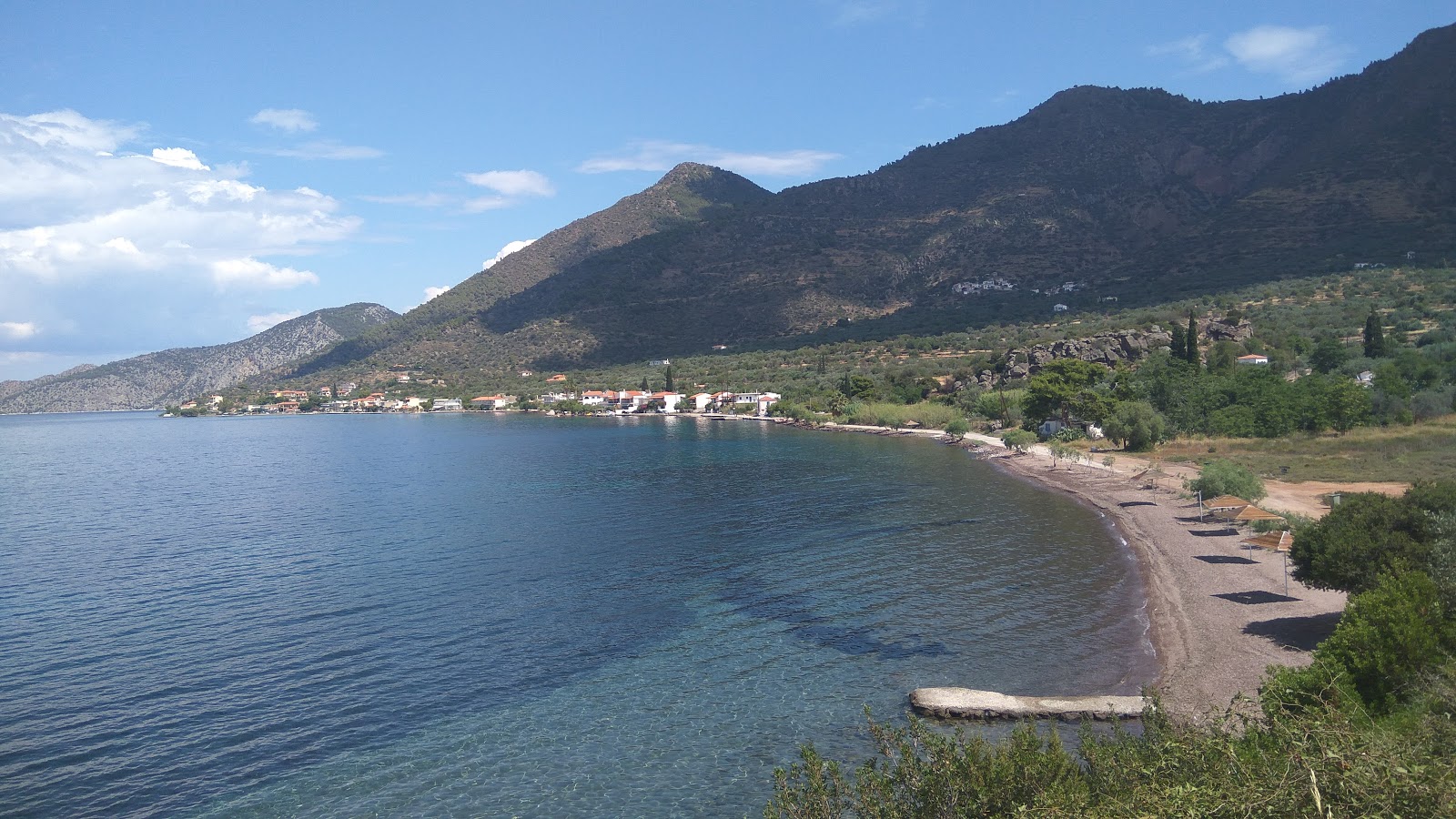 Foto von Almyra beach mit beiger kiesel Oberfläche