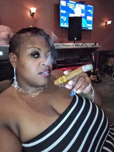 Cigar Shop «Island Girl Cigar Bar», reviews and photos, 7860 Gate Pkwy #115, Jacksonville, FL 32256, USA