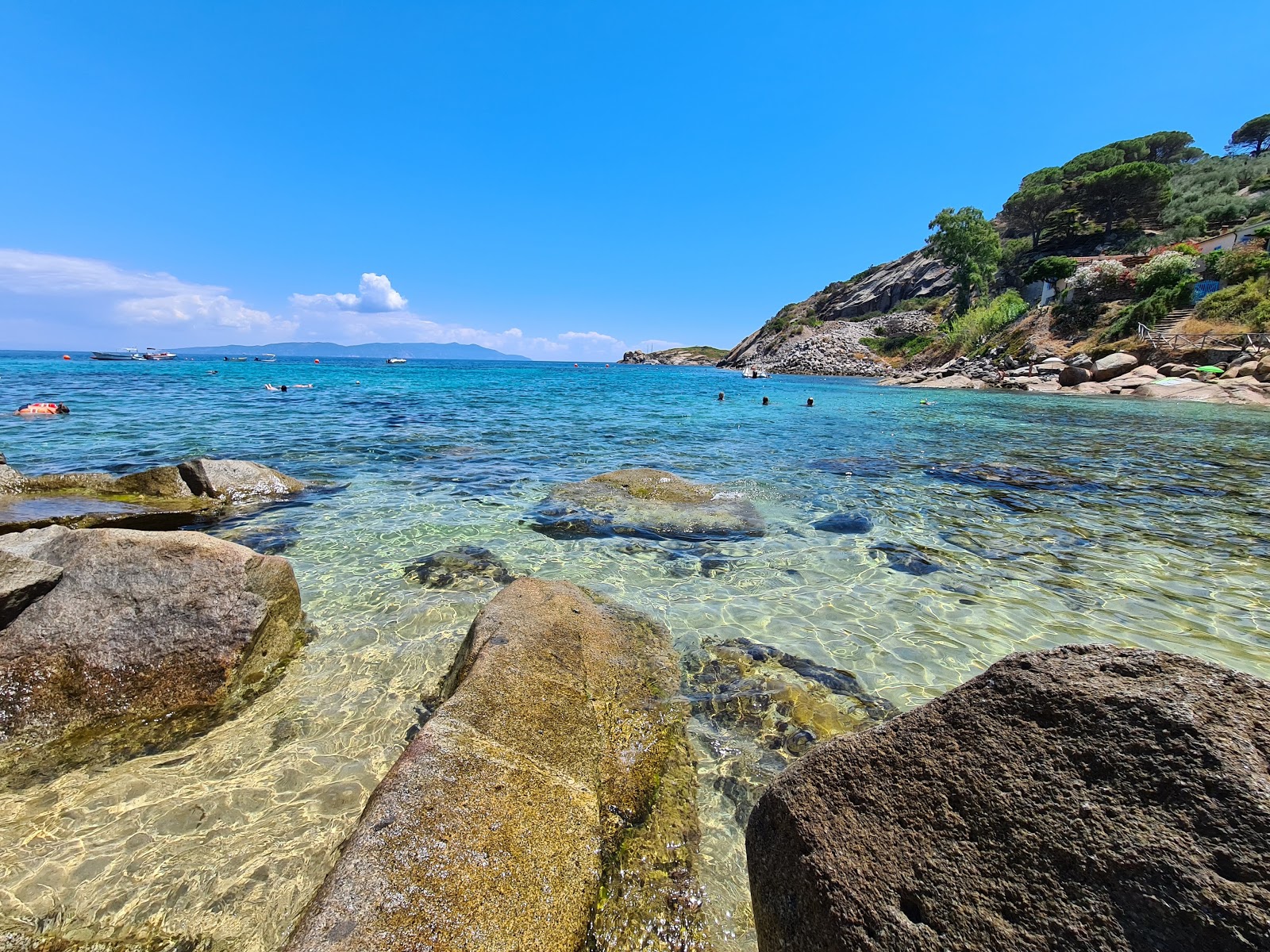 Arenella Plajı'in fotoğrafı küçük koy ile birlikte