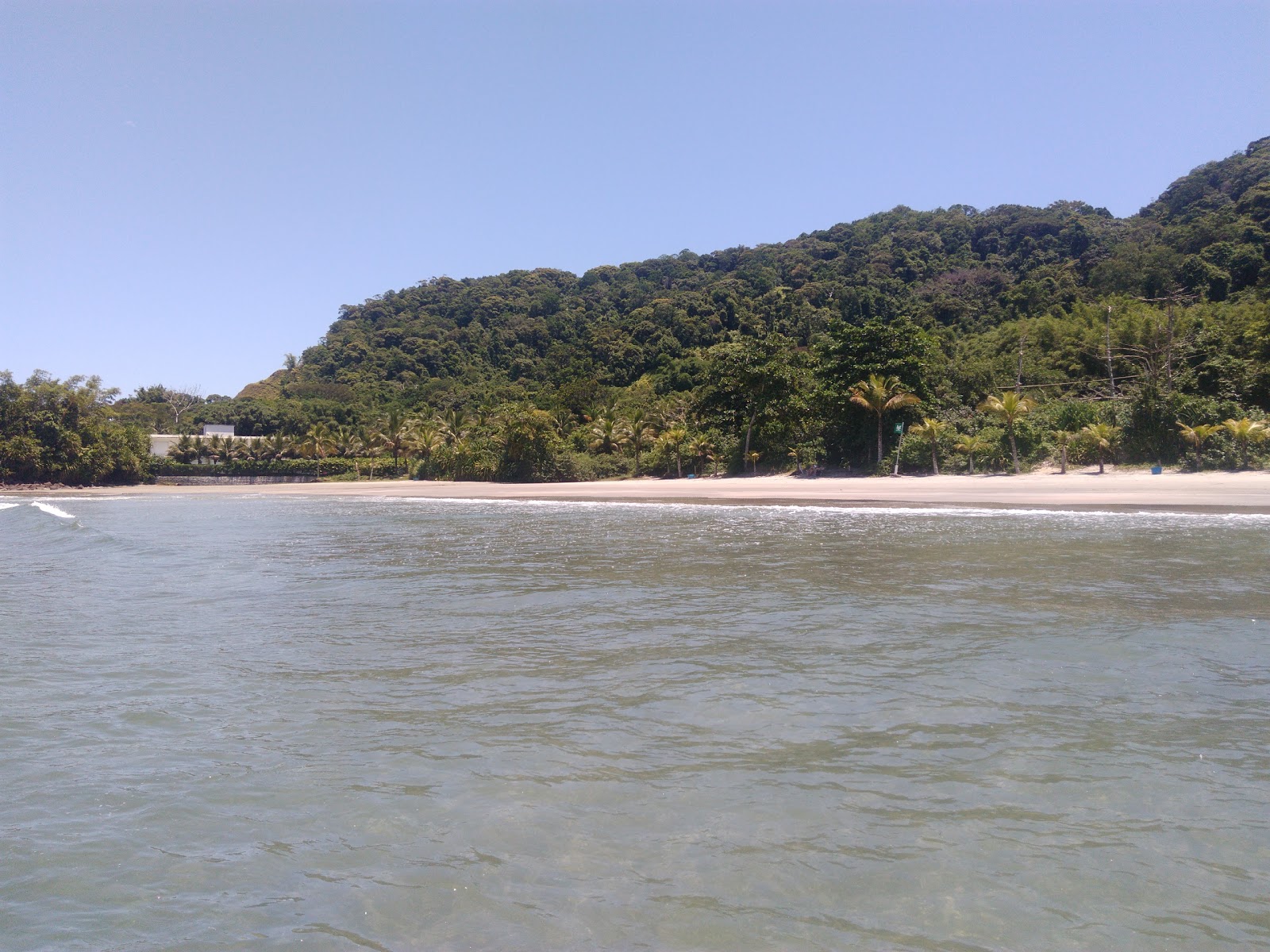 Foto van Strand Preta da Costa do Sul met ruim strand
