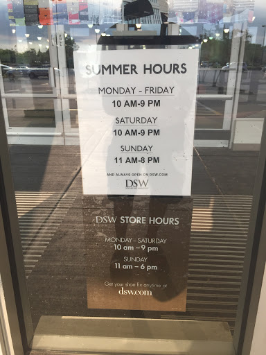 Shoe Store «DSW Designer Shoe Warehouse», reviews and photos, 413 N Milwaukee Ave, Vernon Hills, IL 60061, USA