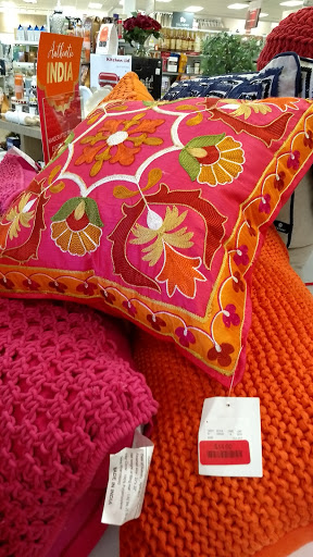 Department Store «Marshalls & HomeGoods», reviews and photos, 4950 Hadley Center Dr, South Plainfield, NJ 07080, USA