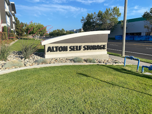 Self-Storage Facility «Alton Self Storage», reviews and photos, 2215 Alton Pkwy, Irvine, CA 92606, USA
