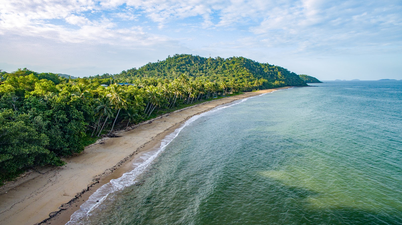 Bingil Bay'in fotoğrafı dağlarla çevrili