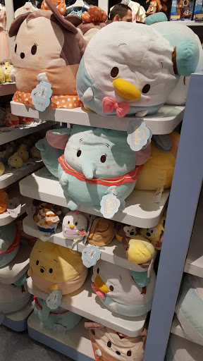 Toy Store «Disney Store», reviews and photos, 5220 Fashion Outlets Way, Rosemont, IL 60018, USA