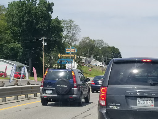 Drive-in Movie Theater «Rustic Drive in Theatre», reviews and photos, Louisquisset Pike, North Smithfield, RI 02896, USA