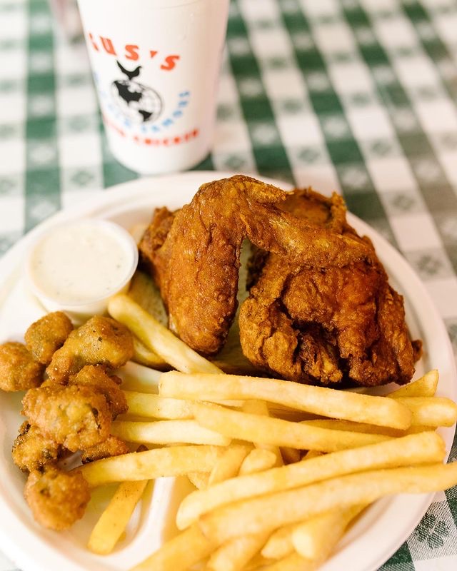 Gus's World Famous fried Chicken - Lovell Rd