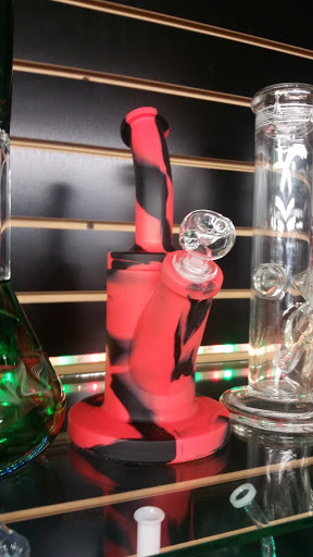 Tobacco Shop «In-n-Out Smoke Shop», reviews and photos, 10020 SW Beaverton Hillsdale Hwy, Beaverton, OR 97005, USA