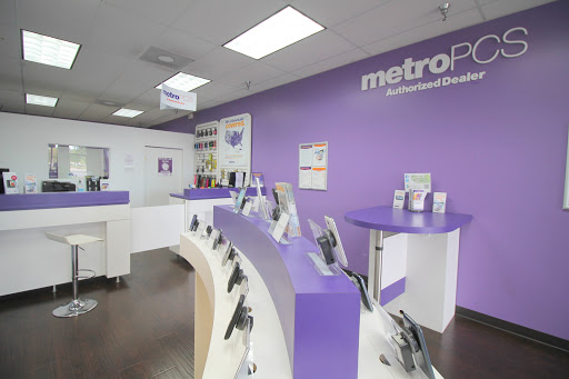 Cell Phone Store «MetroPCS Authorized Dealer», reviews and photos, 21631 Village Lakes Shopping Center Dr, Land O Lakes, FL 34639, USA
