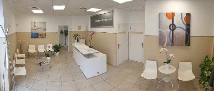 a+b clinica dental Jardín, Carrer del Cardenal Rossell, 34, Playa de Palma, 07007 Palma, Balearic Islands, España