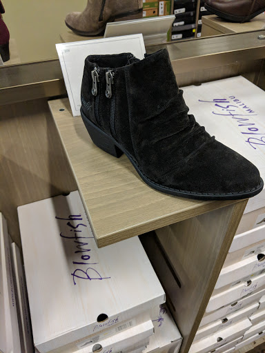 Shoe Store «DSW Designer Shoe Warehouse», reviews and photos, 17100 Southcenter Pkwy, Tukwila, WA 98188, USA