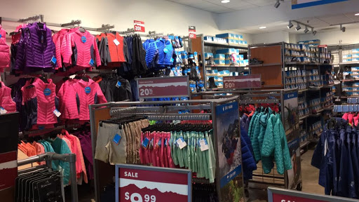 Clothing Store «Under Armour Factory House», reviews and photos, 321 Nut Tree Rd #232, Vacaville, CA 95687, USA