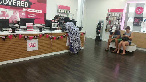 Cell Phone Store «T-Mobile», reviews and photos, 1701 N Larkin Ave, Crest Hill, IL 60435, USA