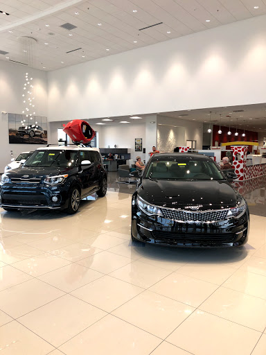 Car Dealer «Summit Place Kia», reviews and photos, 2200 Elizabeth Lake Rd, Waterford Twp, MI 48328, USA
