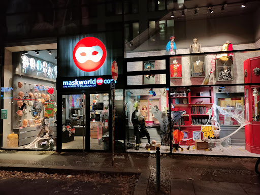 Stores to buy women's costumes Berlin