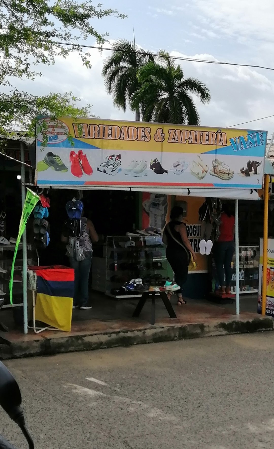 Variedades y zapateria